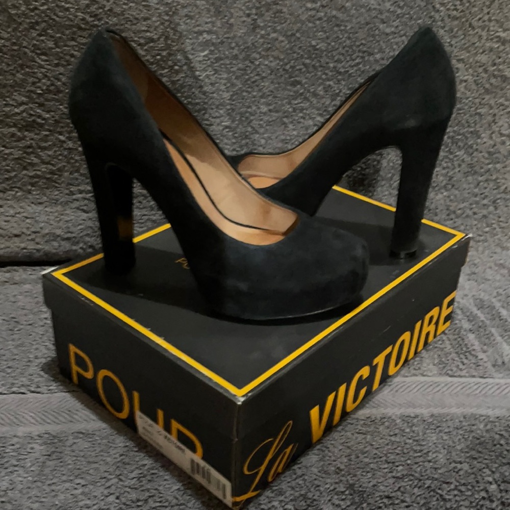 Pour La Victoria platform pump kid suede